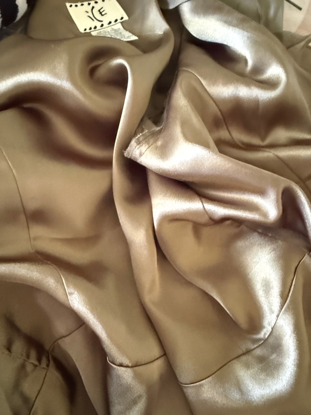 Elegant silk blouse with ruffeled trim. - Picture 9 of 9